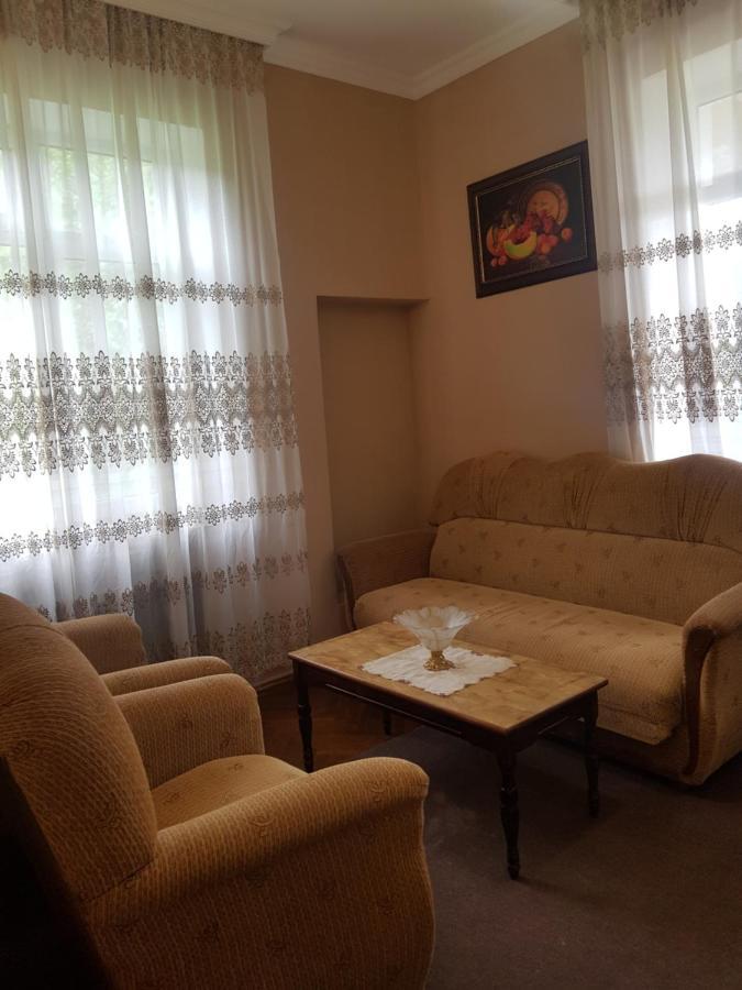 Guest House Adigeni ภายนอก รูปภาพ